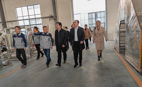 宿遷海安市委副書記、市長譚真到冠猴智能參觀指導