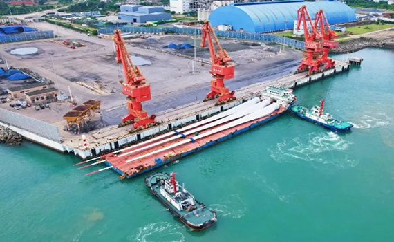 呂梁海南港航完成瓊北地區首次海上風電項目葉片裝卸業務