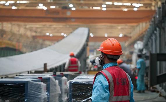 安陽時代新材動力谷工廠首支108米級葉片順利下線！