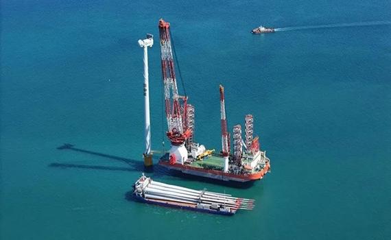 安陽“精銦03”助力申能海南CZ2海上風電項目完成首臺風機吊裝